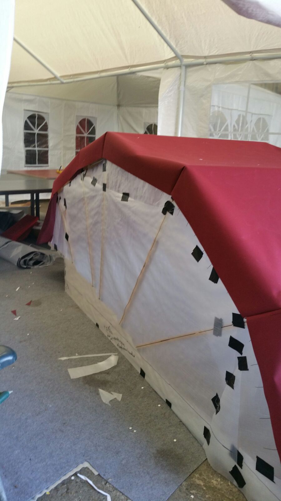 Bouw van het slaap gedeelte voor op caravan